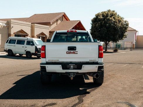 Used 2018 GMC Sierra 2500 Denali w/ Duramax Plus Package AWD/4WD image 6
