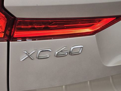 Used 2023 Volvo XC60 B5 Plus w/ Protection Package Premier image 11