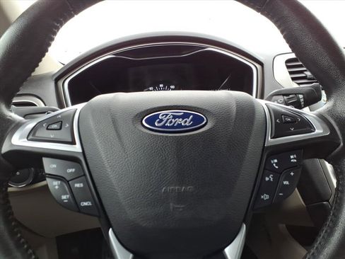 Used 2017 Ford Fusion SE w/ Fusion SE Technology Package image 20