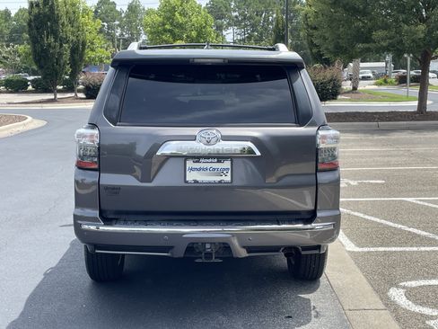 Used 2018 Toyota 4Runner Limited AWD/4WD image 8