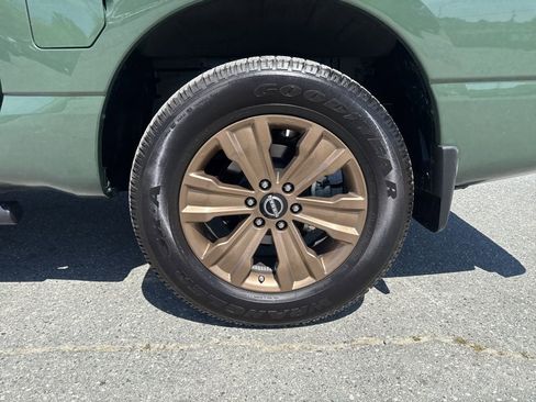 Used 2024 Nissan Titan SV w/ SV Bronze Edition Package image 30