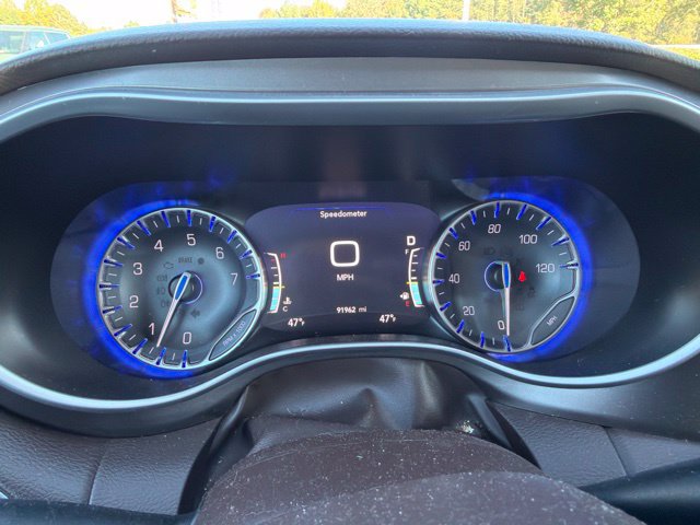 Used 2017 Chrysler Pacifica Touring-L Plus FWD image 11