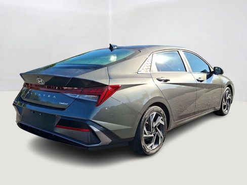 Used 2024 Hyundai Elantra Limited FWD image 6