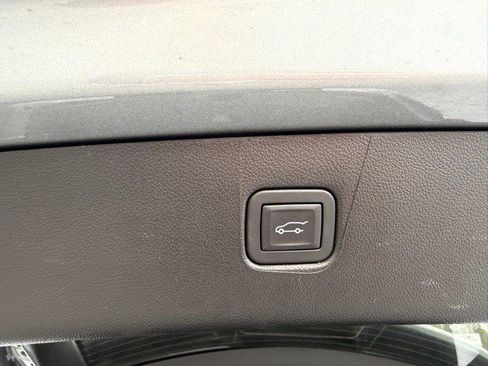 Certified 2025 Chevrolet Blazer RS image 9