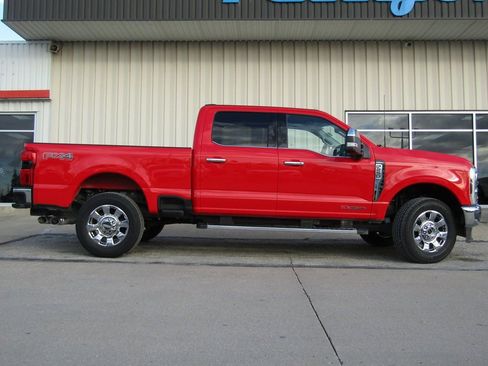 Used 2025 Ford F250 Lariat w/ Chrome Package image 2