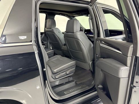Used 2025 Cadillac Escalade ESV Premium Luxury AWD/4WD image 29