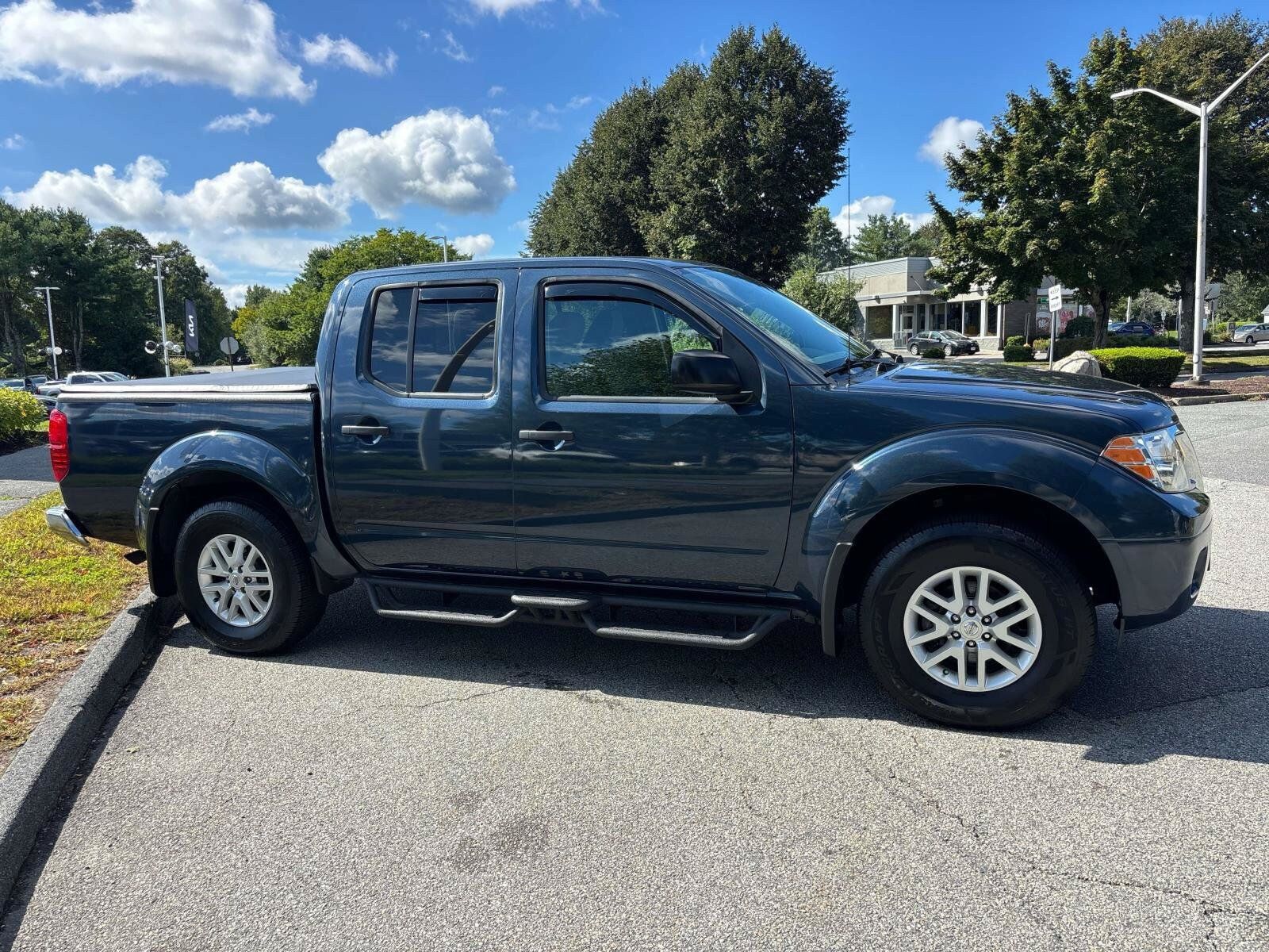 Used 2021 Nissan Frontier SV AWD/4WD image 6