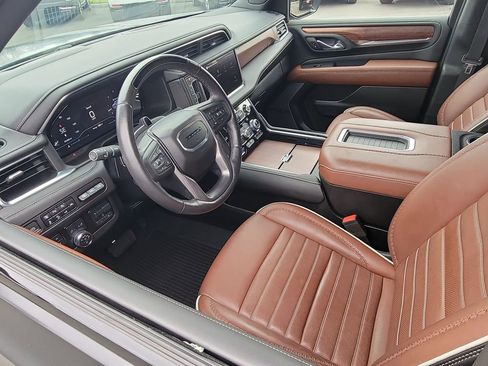 Used 2023 GMC Yukon XL Denali Ultimate AWD/4WD image 10