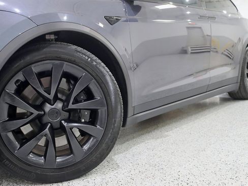 Used 2022 Tesla Model X Plaid image 4