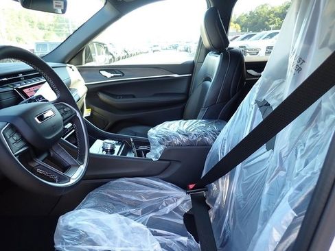 New 2025 Jeep Grand Cherokee L Limited image 12