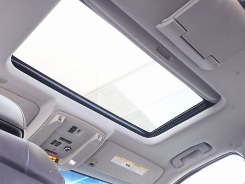 Used 2019 Cadillac Escalade ESV Premium Luxury image 34