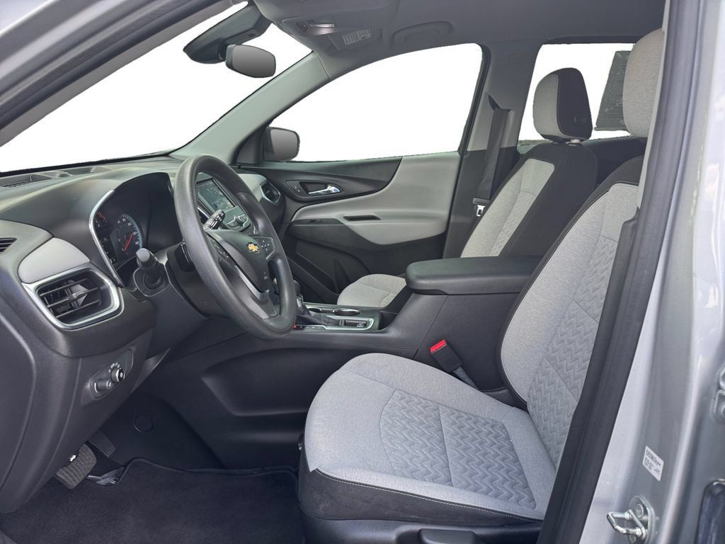 Used 2022 Chevrolet Equinox LS FWD image 11