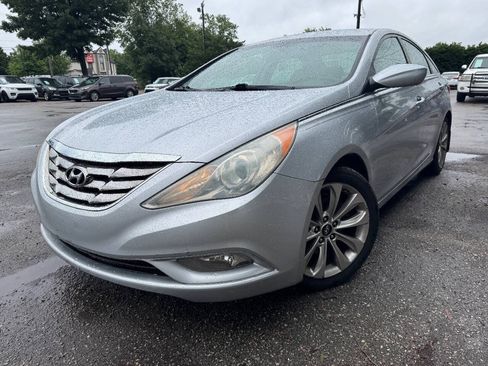 Used 2013 Hyundai Sonata SE FWD image 1