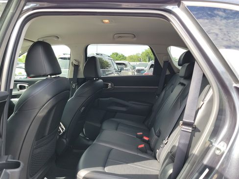 Used 2024 Kia Sorento S FWD image 12