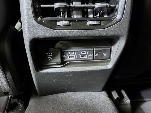 Used 2023 Jeep Grand Cherokee Limited w/ Black Appearance Package AWD/4WD image 28