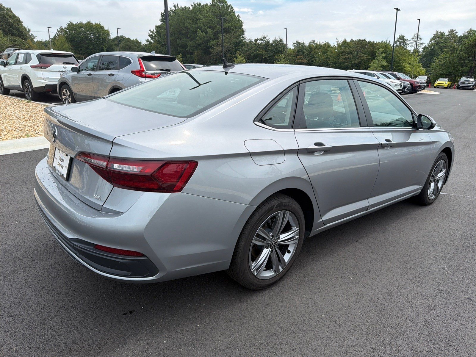 Used 2024 Volkswagen Jetta SE FWD image 7