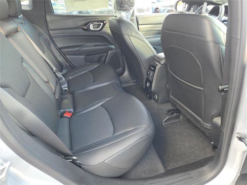 New 2026 Jeep Compass Latitude image 11