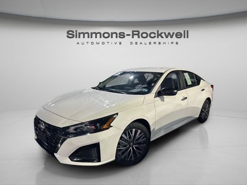 Used 2025 Nissan Altima 2.5 SV FWD image 1