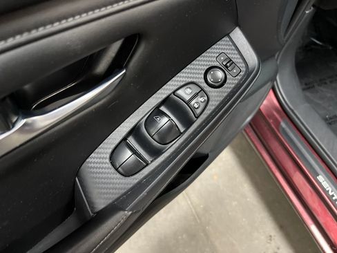 Used 2024 Nissan Sentra SV FWD image 11