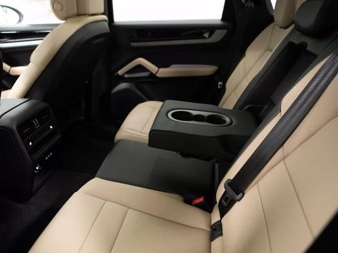 Certified 2026 Porsche Cayenne AWD/4WD image 36