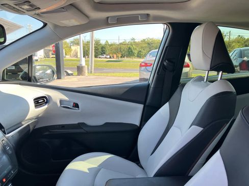 Used 2022 Toyota Prius Limited w/ Premium Convenience Package image 10