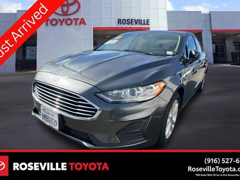 Used 2019 Ford Fusion SE image 1