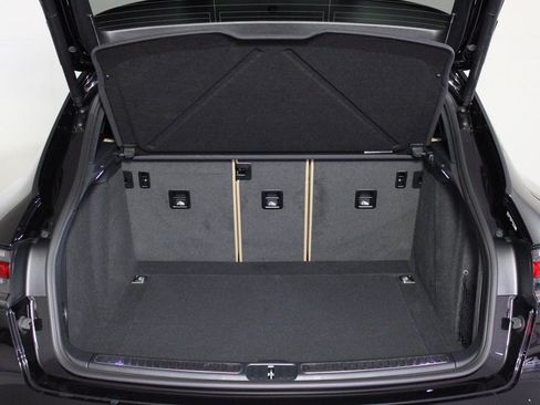 Certified 2025 Porsche Macan image 13