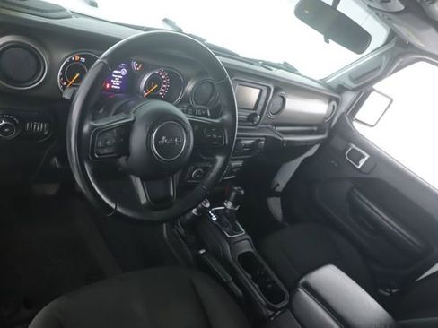 Used 2018 Jeep Wrangler Unlimited Sport S AWD/4WD image 17
