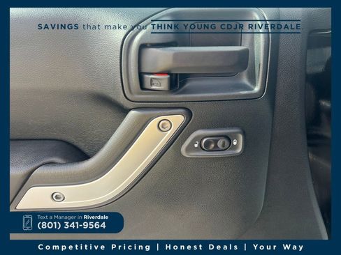 Used 2017 Jeep Wrangler Rubicon w/ Power Convenience Group image 11