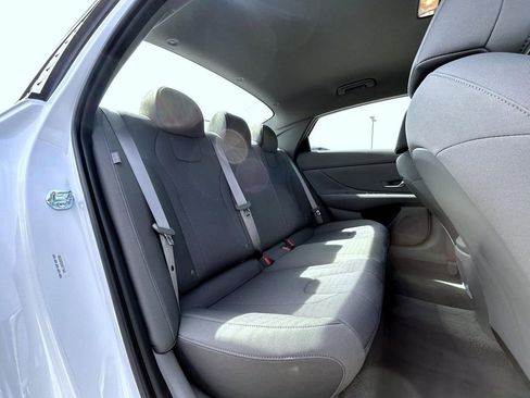 Used 2025 Hyundai Elantra SE image 20