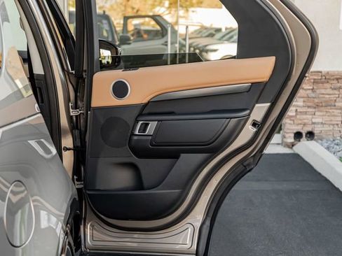 New 2025 Land Rover Discovery Metropolitan Edition image 23