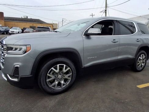Used 2023 GMC Acadia SLE image 6
