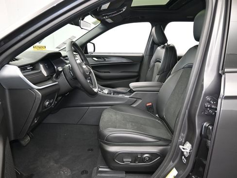 New 2025 Jeep Grand Cherokee Altitude AWD/4WD image 11