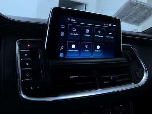Used 2022 Chevrolet Suburban LT RWD image 23