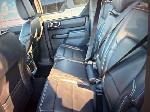 Used 2025 Ford Bronco Outer Banks image 24
