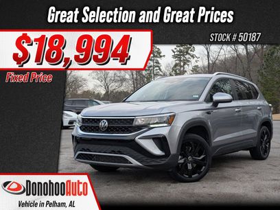 Used 2023 Volkswagen Taos SE w/ Black Wheel Package