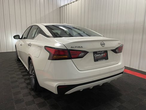 Used 2025 Nissan Altima 2.5 SV FWD image 12