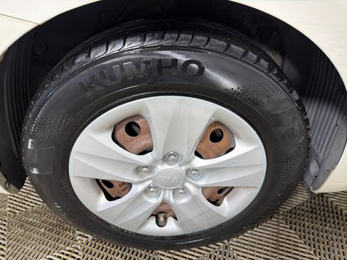 Used 2015 Kia Forte LX image 17