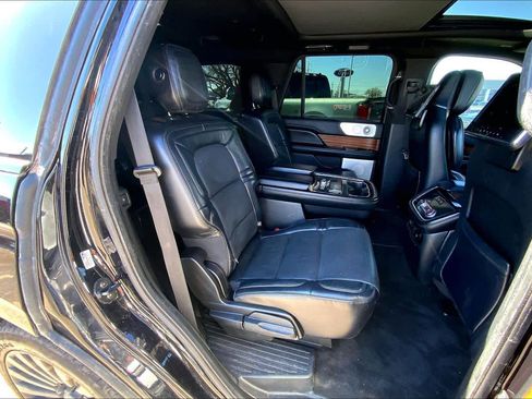 Used 2019 Lincoln Navigator Reserve image 19