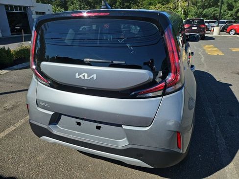 Certified 2025 Kia Soul LX w/ LX Technology Package FWD image 6