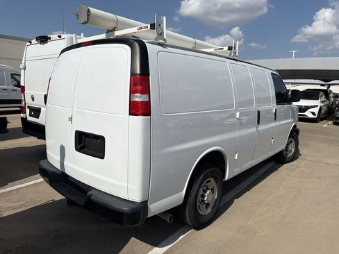 Used 2024 Chevrolet Express 2500 w/ Driver Convenience Package RWD image 3