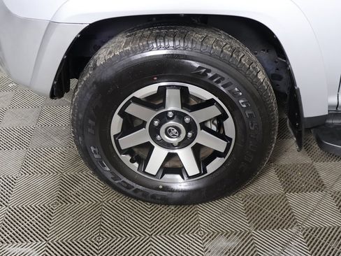 Used 2024 Toyota 4Runner TRD Off-Road Premium image 18