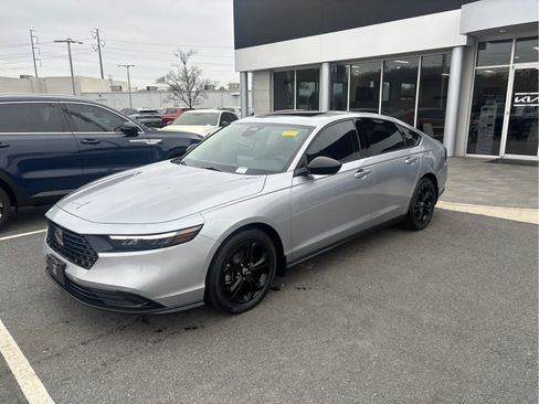 Used 2025 Honda Accord SE image 2