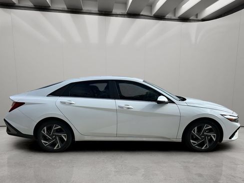 Used 2024 Hyundai Elantra Limited FWD image 7