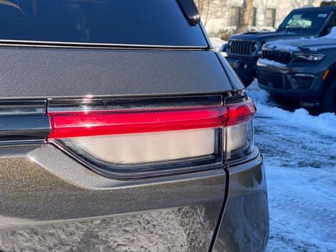 Used 2023 Jeep Grand Cherokee Summit image 16