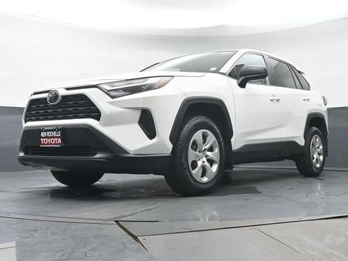 Used 2023 Toyota RAV4 LE AWD/4WD image 28