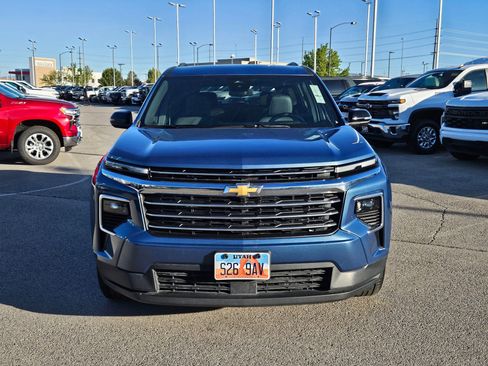 Used 2025 Chevrolet Traverse LT AWD/4WD image 9