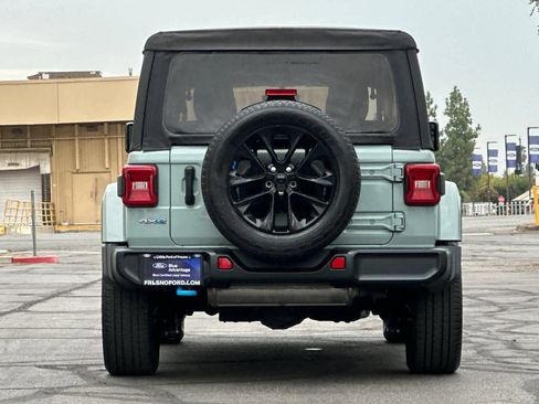 Used 2023 Jeep Wrangler Unlimited Sahara w/ Cold Weather Group AWD/4WD image 8