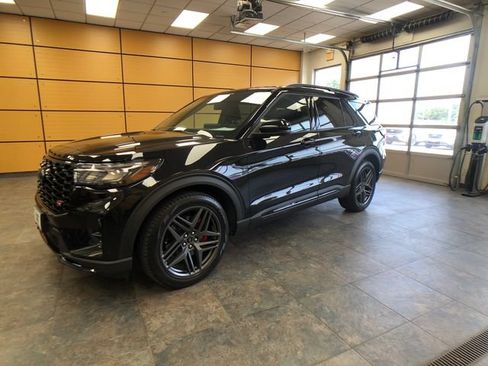 Used 2025 Ford Explorer ST AWD/4WD image 3