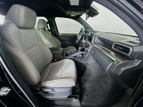 Used 2025 Toyota Tacoma SR5 image 31